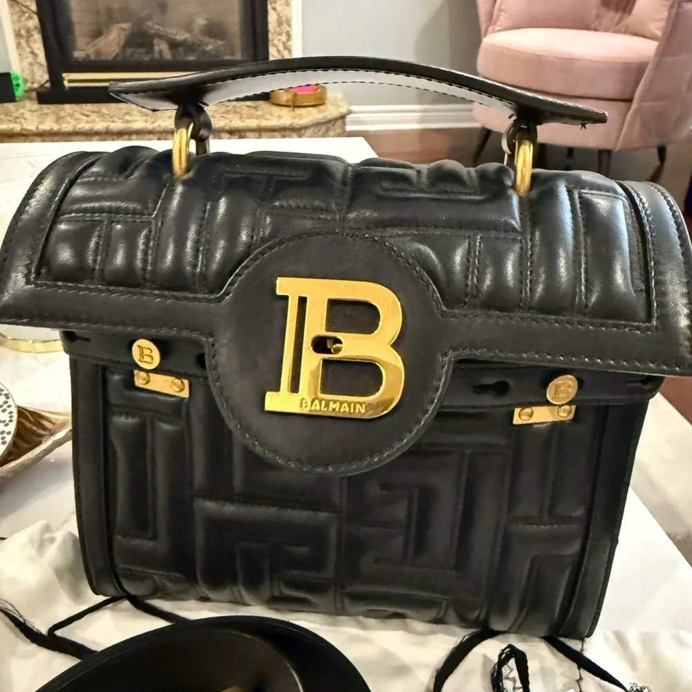 Balmain
B-Buzz 23 leather bag Black and Gold Quilted Shoulder Bag - Picture 7 of 15